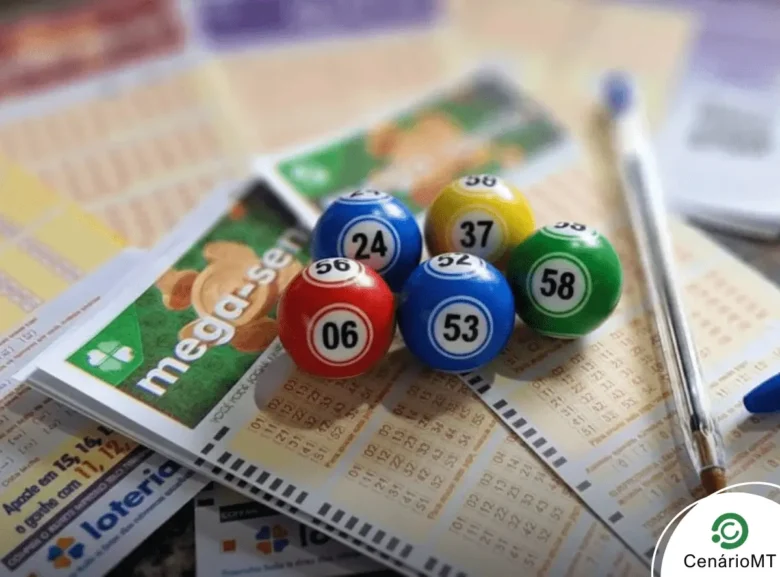 Resultado da Mega-Sena 2985: Confira os números sorteados hoje (17/03) e o prêmio de R$ 104 milhões 1 Bolas de sorteio em cima de volantes da Mega Sena