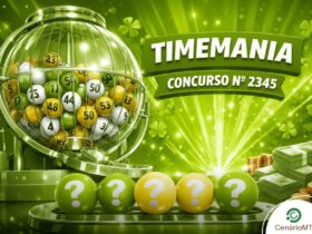 Arte gráfica para a Timemania, concurso 2345, utilizando as cores da bandeira do Brasil: verde e amarelo. Apresenta o globo de sorteio, bolas numeradas e cinco bolas brancas com interrogações à frente em um ambiente festivo e iluminado.
