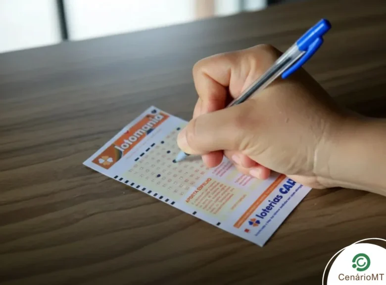 Resultado da Lotomania 2899: Prêmio acumula e vai a R$ 4,2 milhões; veja os números 1 Foto de pessoa assinando números da Lotomania