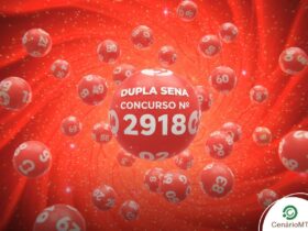 Fundo dinâmico em vermelho intenso com diversas bolas de loteria espalhadas. No centro, o destaque para "DUPLA SENA CONCURSO Nº 2918". Marca do portal CenárioMT no canto inferior.