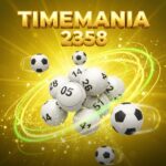 Bolas numeradas misturadas a bolas de futebol com rastros de luz verde e fundo dourado para a Timemania 2358.