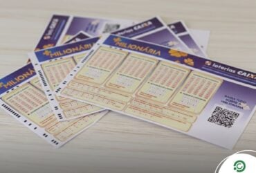 +Milionária 340: Com prêmio de R$ 32 milhões, sorteio acontece hoje (25/03); veja como jogar 6 Bilhete de apostas da loteria +Milionária da Caixa sobre uma mesa.