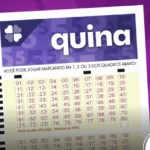 Arte com bilhete da quina em fundo roxo