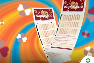 Resultado da Dupla Sena 2931: veja os números sorteados hoje (02/03) 30 Ilustração de dois volantes da Dupla Sena sobre fundo colorido com trevos de quatro folhas.
