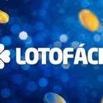 Logomarca da loteria Lotofácil em fundo azul iluminado com elementos de dinheiro moeda.
