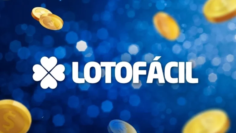 Logomarca da loteria Lotofácil em fundo azul iluminado com elementos de dinheiro moeda.