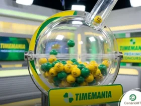 Imagem conceitual de uma bolinha amarela sendo extraída de um globo transparente.