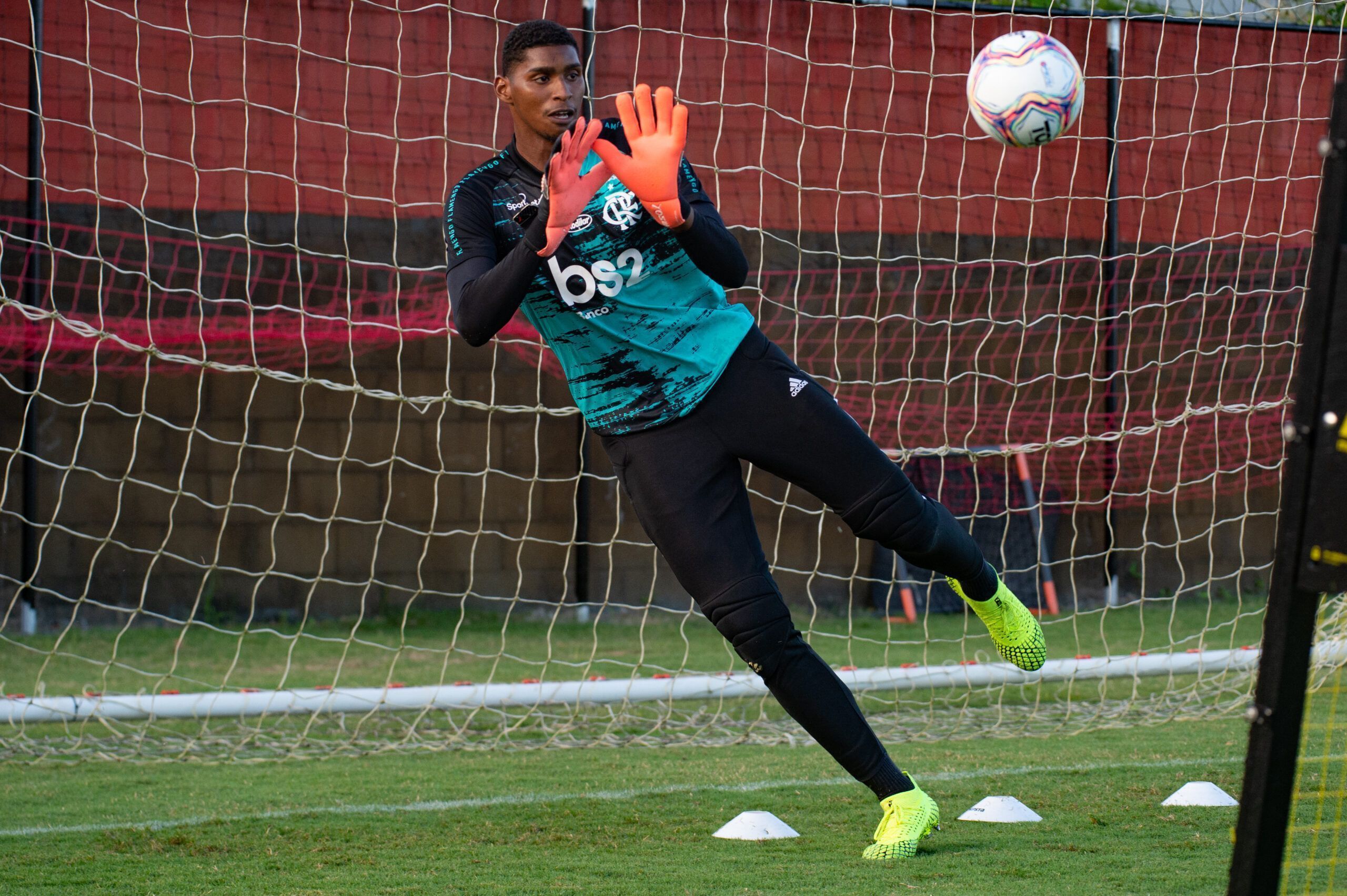 Hugo Souza começou no Flamengo após Vasco negar auxílio de ...