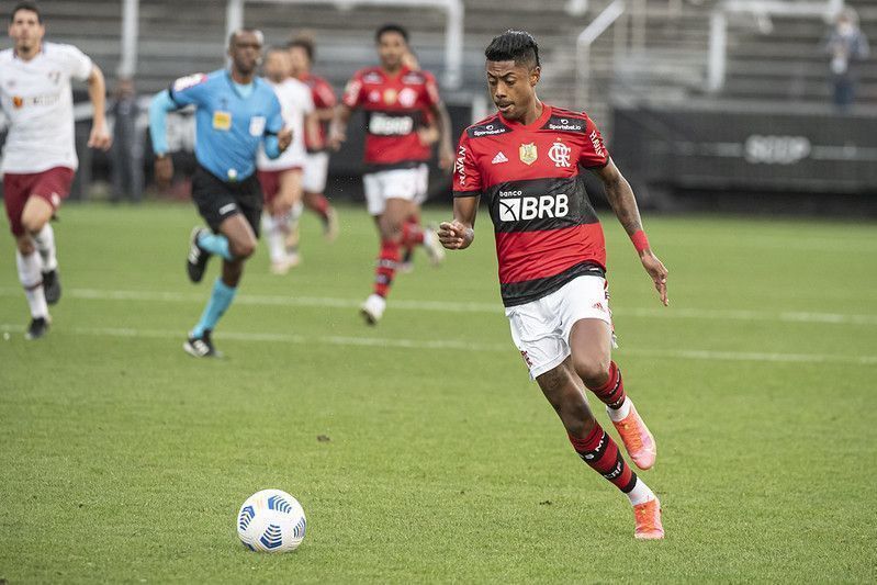 Isla revela que Vidal pretende jogar no Flamengo em 2 anos - CenárioMT