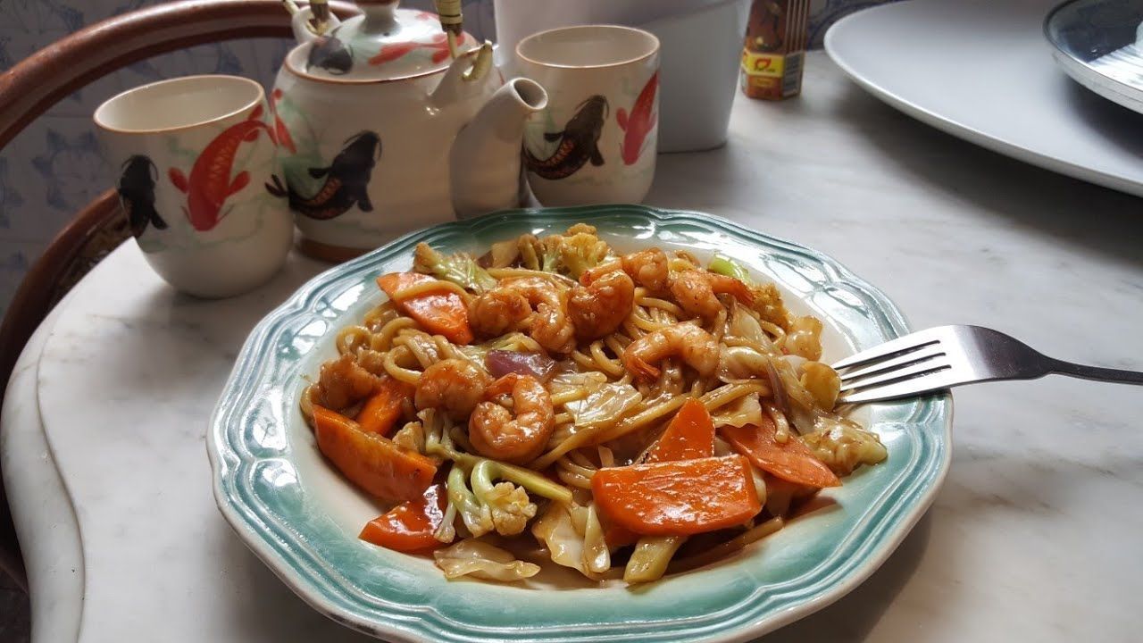 como fazer yakisoba de camarão