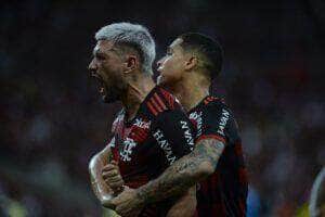 Arrascaeta desequilibra e Flamengo faz placar para chegar às quartas