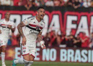Diante do Atlético-GO, São Paulo volta a vencer no Brasileiro