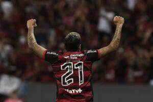 Flamengo vence o Coritiba pela 17ª rodada do Brasileirão Assaí