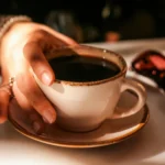 Café antes de se exercitar? Sim, é um poderoso pré-treino natural que ativa e energiza