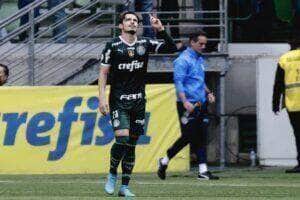 Palmeiras supera o Goiás e se isola na liderança do Brasileirão
