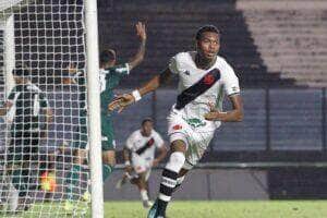 Vasco marca no fim, vence o Palmeiras e sai na frente nas quartas de final do Brasileirão Sub-20