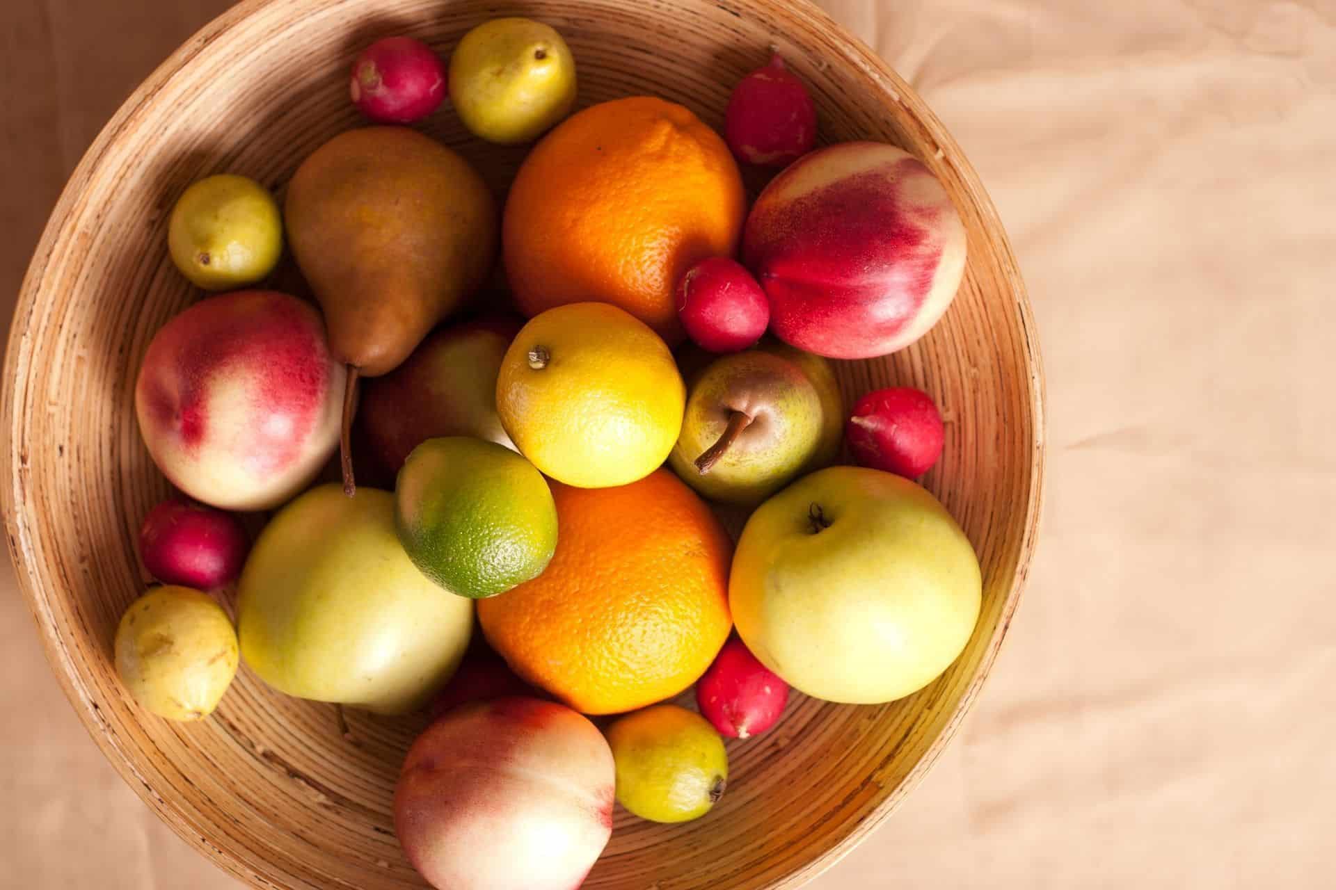 Quais são as frutas da estação em novembro? tangerinas e morangos