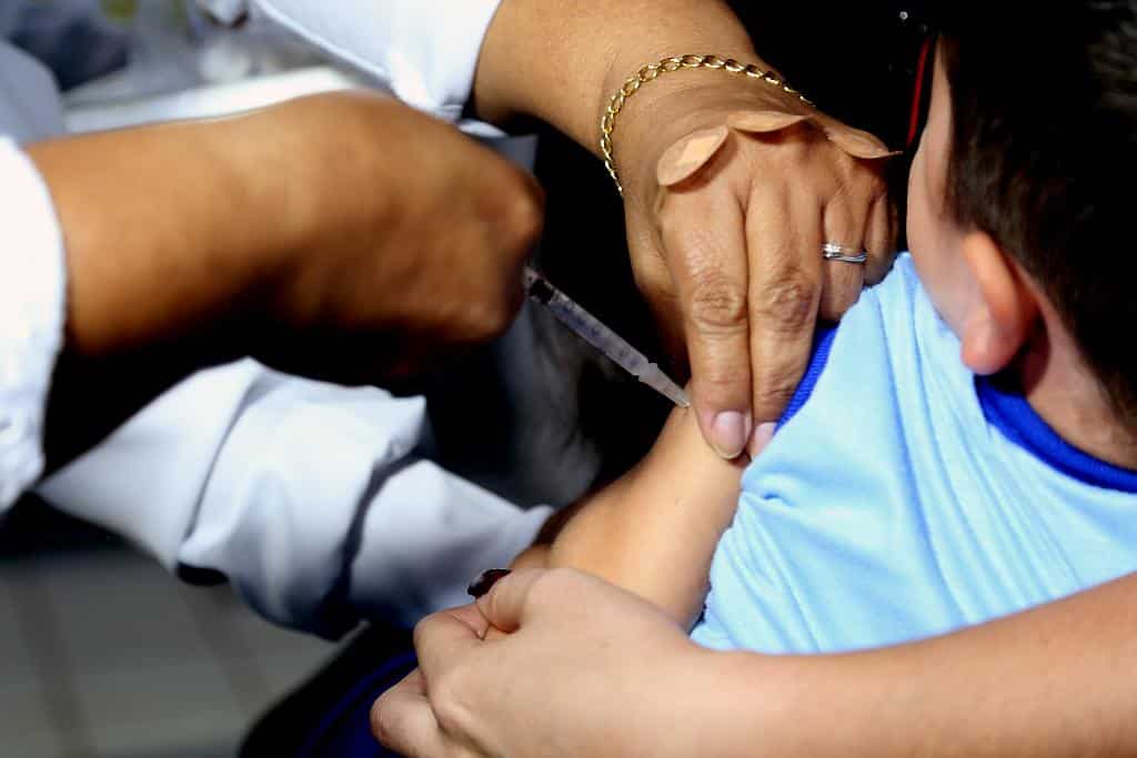 mato grosso recebe 19 440 doses de vacina para a faixa etaria de seis meses a tres anos