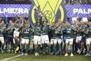 Palmeiras recebe troféu de campeão do Brasileirão 2022