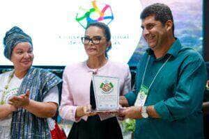 Primeira-dama de MT é homenageada no encontro das ouvidorias públicas do Brasil