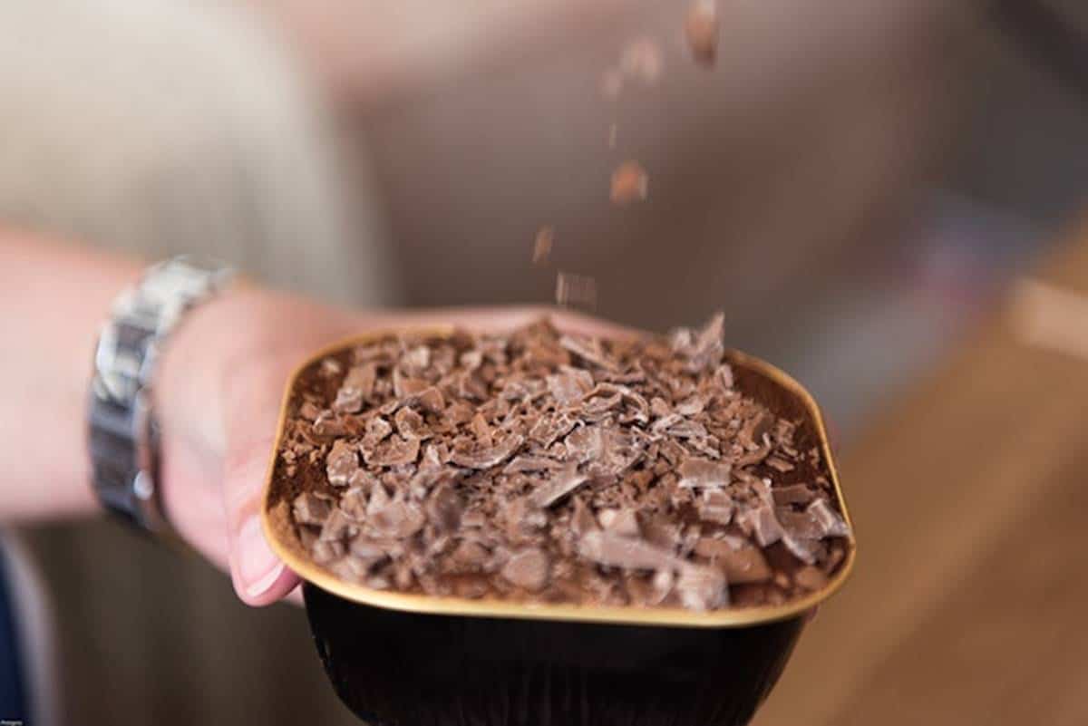 como fazer raspas de chocolate