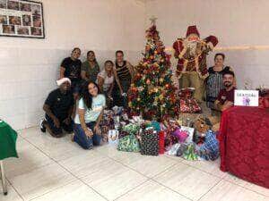 Servidores da Sedec presenteiam idosos atendidos pela Fundação Bom Jesus na Capital