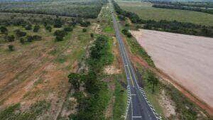 Sinfra-MT vistoria obras de recuperação do asfalto em trecho da MT-100