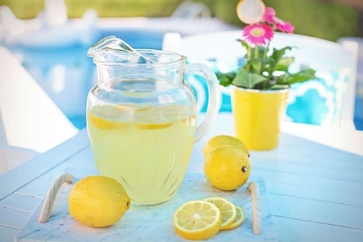 como fazer suco natural de limão