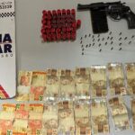 pm prende dupla por porte ilegal de arma de fogo e apreende mais de 80 municoes