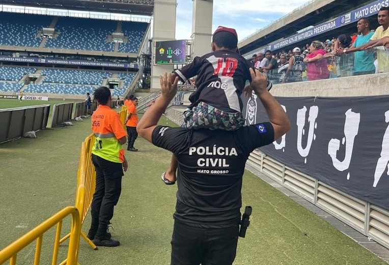 policia civil devolve para mae menino abandonado pelo pai durante jogo na arena pantanal