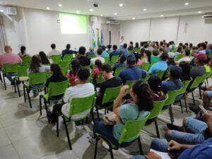 Técnicos do Indea e do Mapa dão palestras em propriedades na fronteira para prevenir gripe aviária em MT