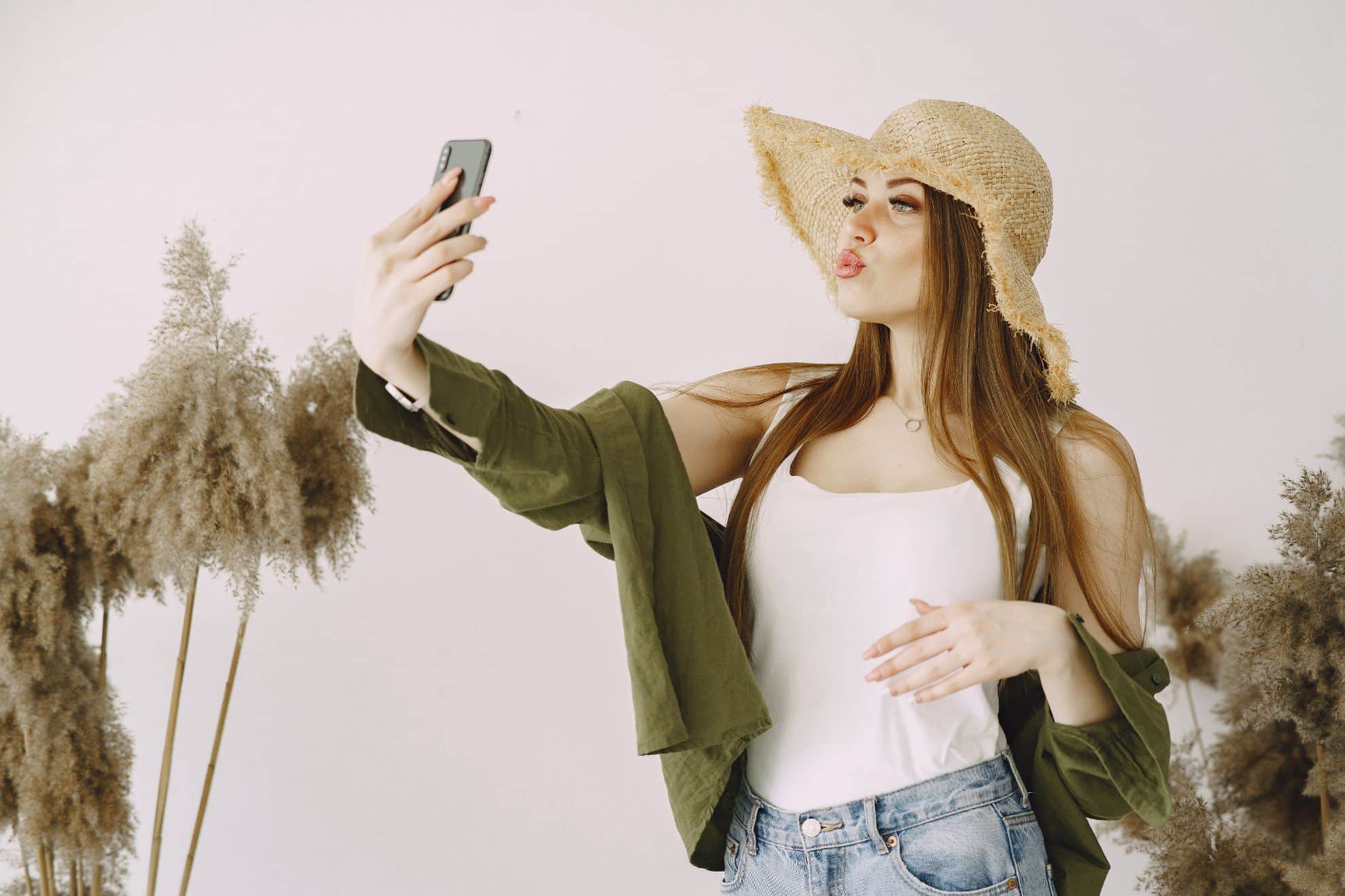 Eles adoram os holofotes, os 3 signos que adoram fazer selfie