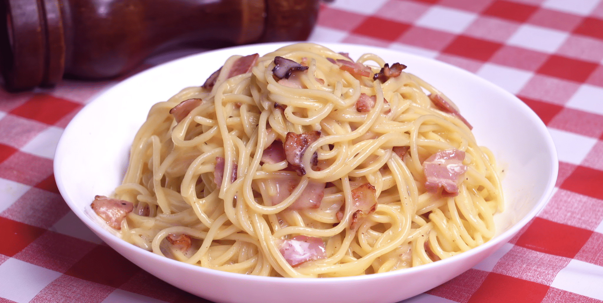 ESPAGUETES CARBONARA RECEITA TRADICIONAL