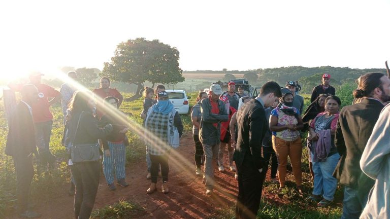 mulheres do movimento sem terra ocupam fazenda em goias