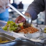 restaurante do trabalhador serve mais de 8 mil refeicoes por mes com subsidio da prefeitura