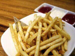 Batatas fritas podem aumentar o risco de depressão e ansiedade