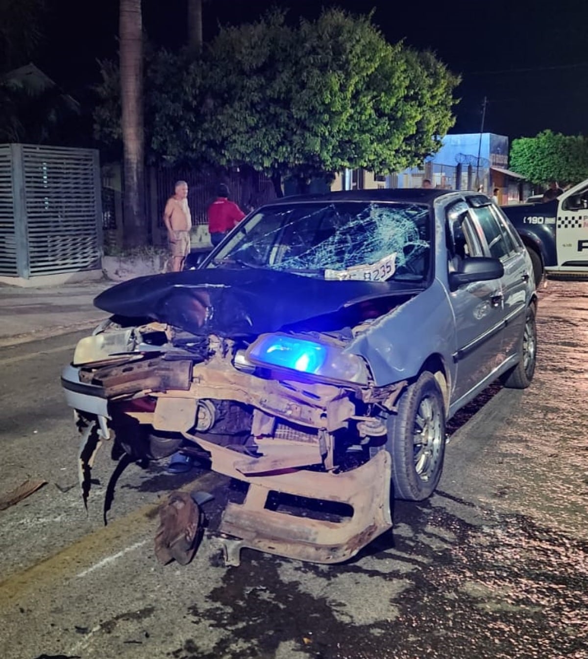 Moto parte ao meio e homem fica em estado grave após acidente. Foto: Polícia Militar.