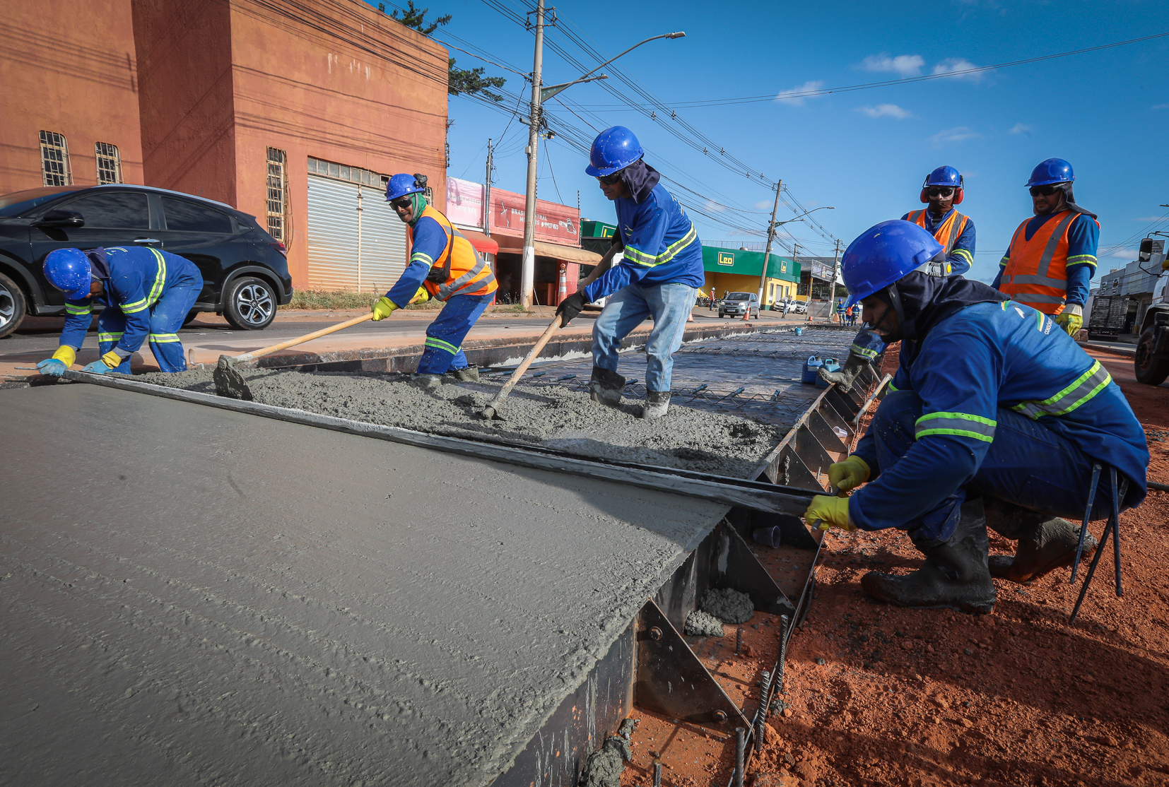 Michel Alvim/Secom-MT | Início da concretagem da Avenida da FEB