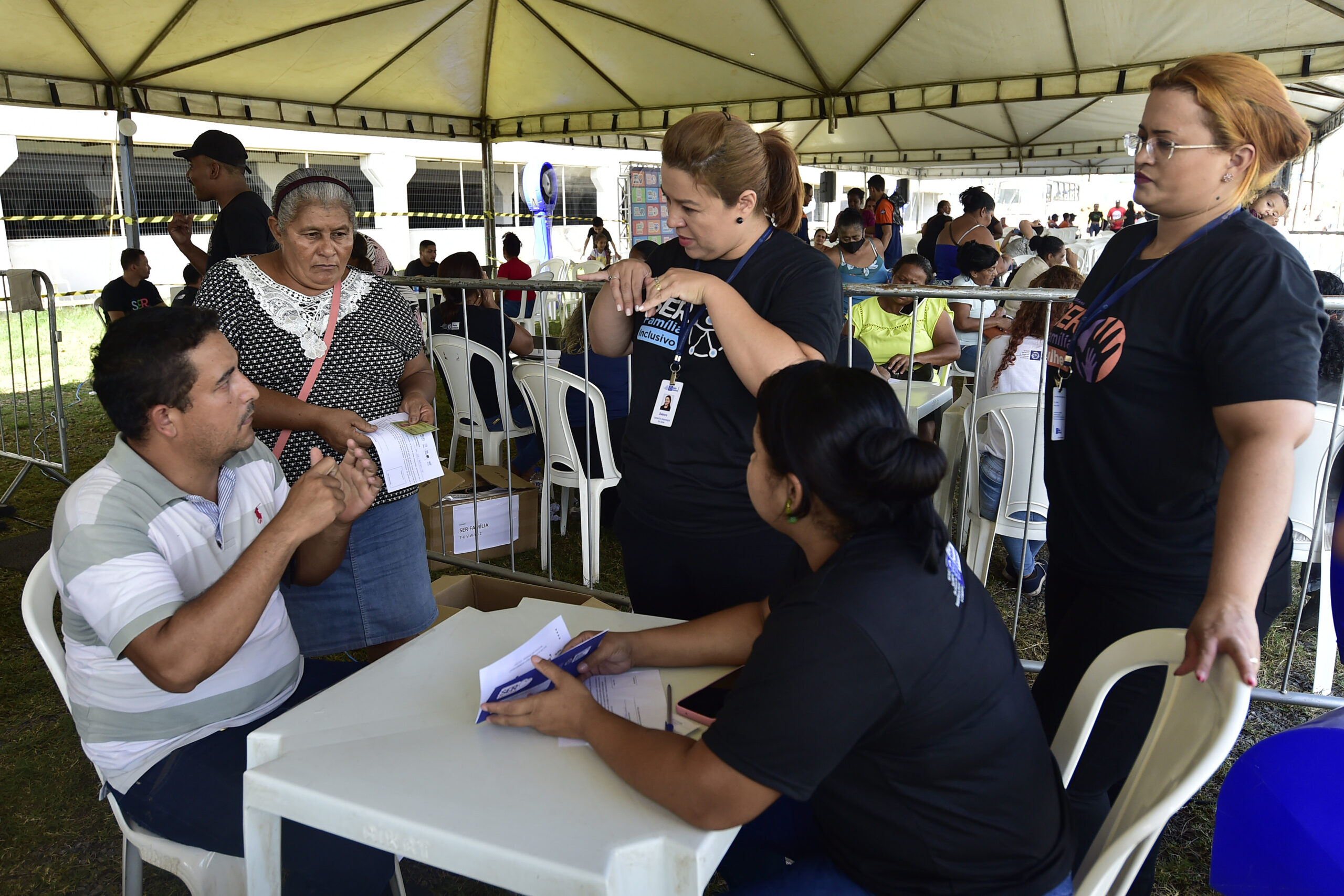 Josi Dias | Entrega do cartão SER Família - Cuiabá