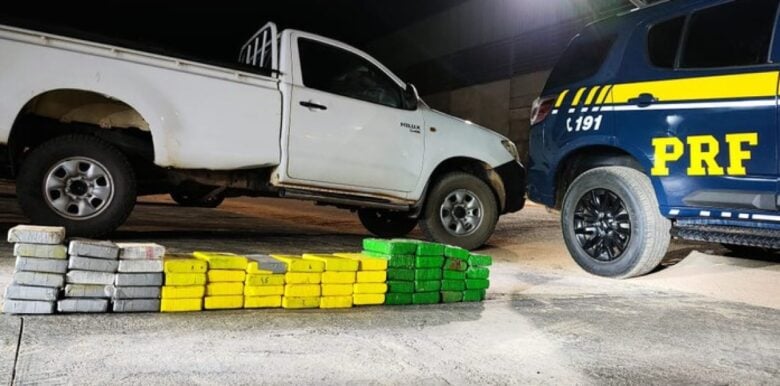 PRF apreende 60 kg de cocaína em compartimento secreto de caminhonete