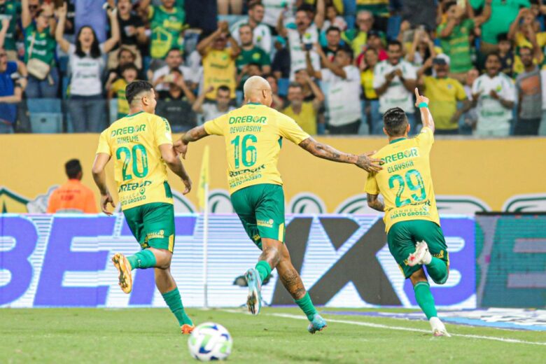 CUIABÁ VENCE O SÃO PAULO NA ARENA