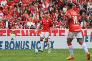 Botafogo x Internacional; onde assistir ao vivo o jogo deste sábado (12) pelo Brasileirão. Foto: Ricardo Duarte/SCI