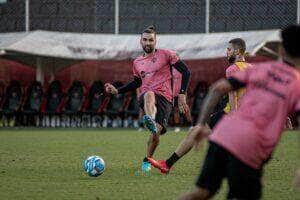 Londrina x Vitória; onde assistir ao vivo o jogo desta segunda-feira (7) pela Série B. Foto: Victor Fotos