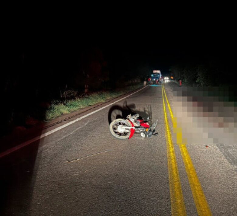 Motociclista morre ao bater em capivara e carreta em Mato Grosso