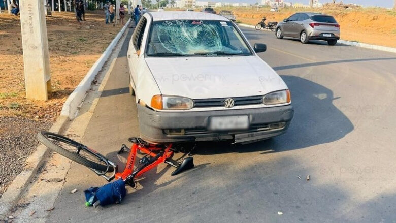 Ciclistas são atropelados por motorista que cochilou no volante