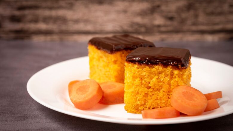 Como fazer bolo de cenoura com cobertura de chocolate