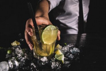 Como fazer caipirinha com vodka