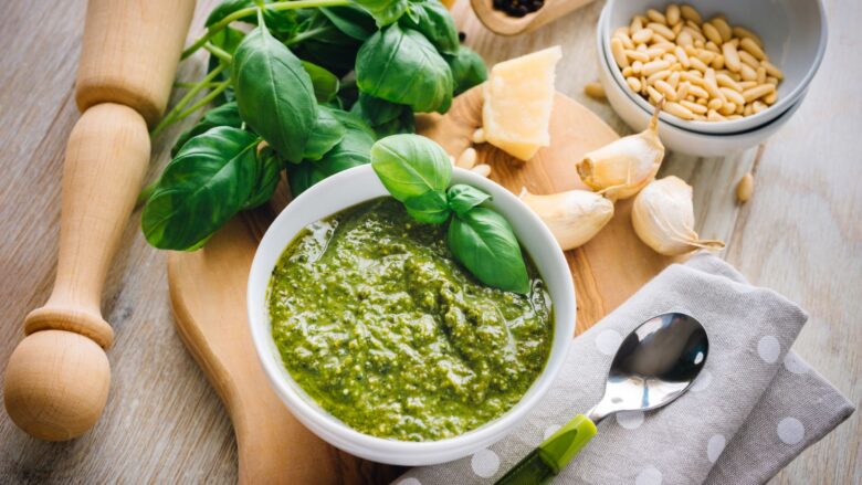 Como fazer molho pesto