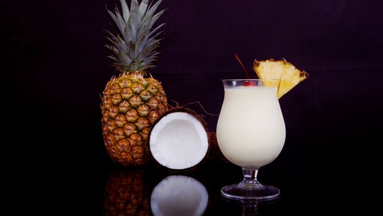 Como fazer piña colada