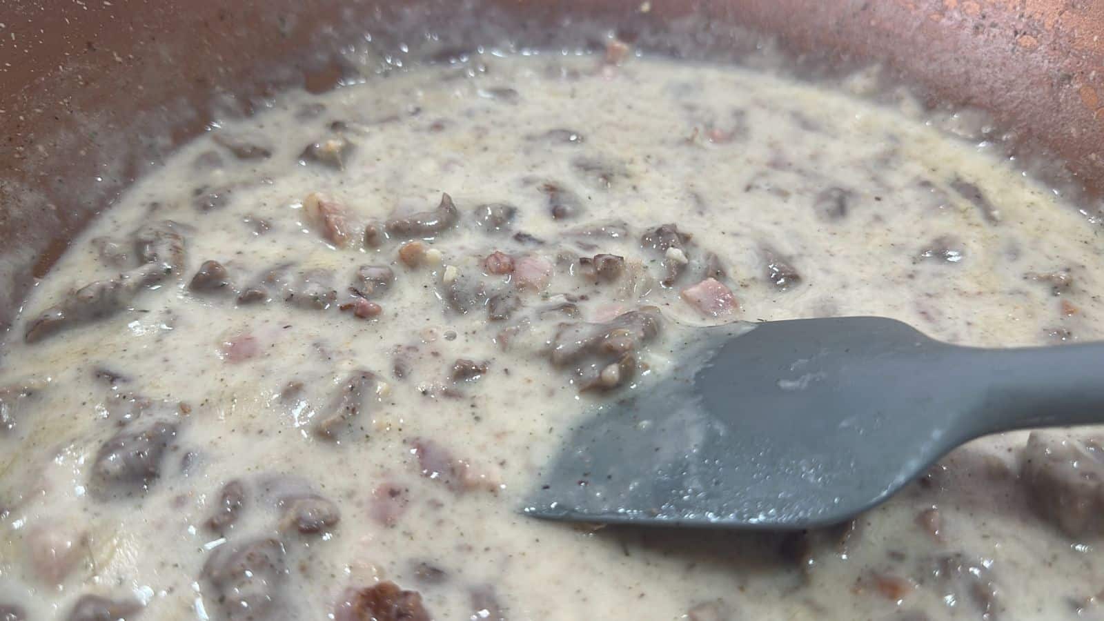 Delicioso Molho Branco para Macarronada com Requeijão e um Toque Especial de Filé Mignon